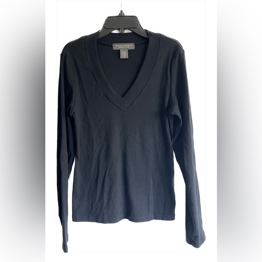 Banana Republic Factory black long-sleeve v-neck T-shirt, size Medium.